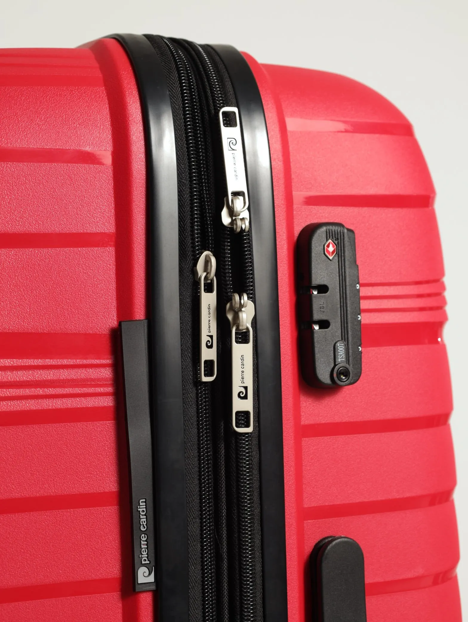 28'PC Montpellier Hard Case Luggage - Red