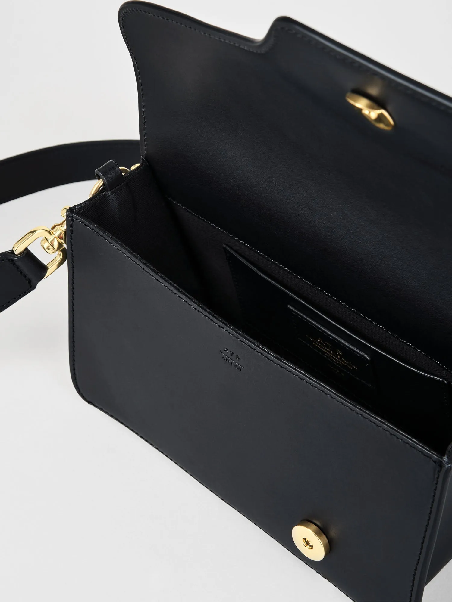 Assisi Black Leather Shoulder Bag