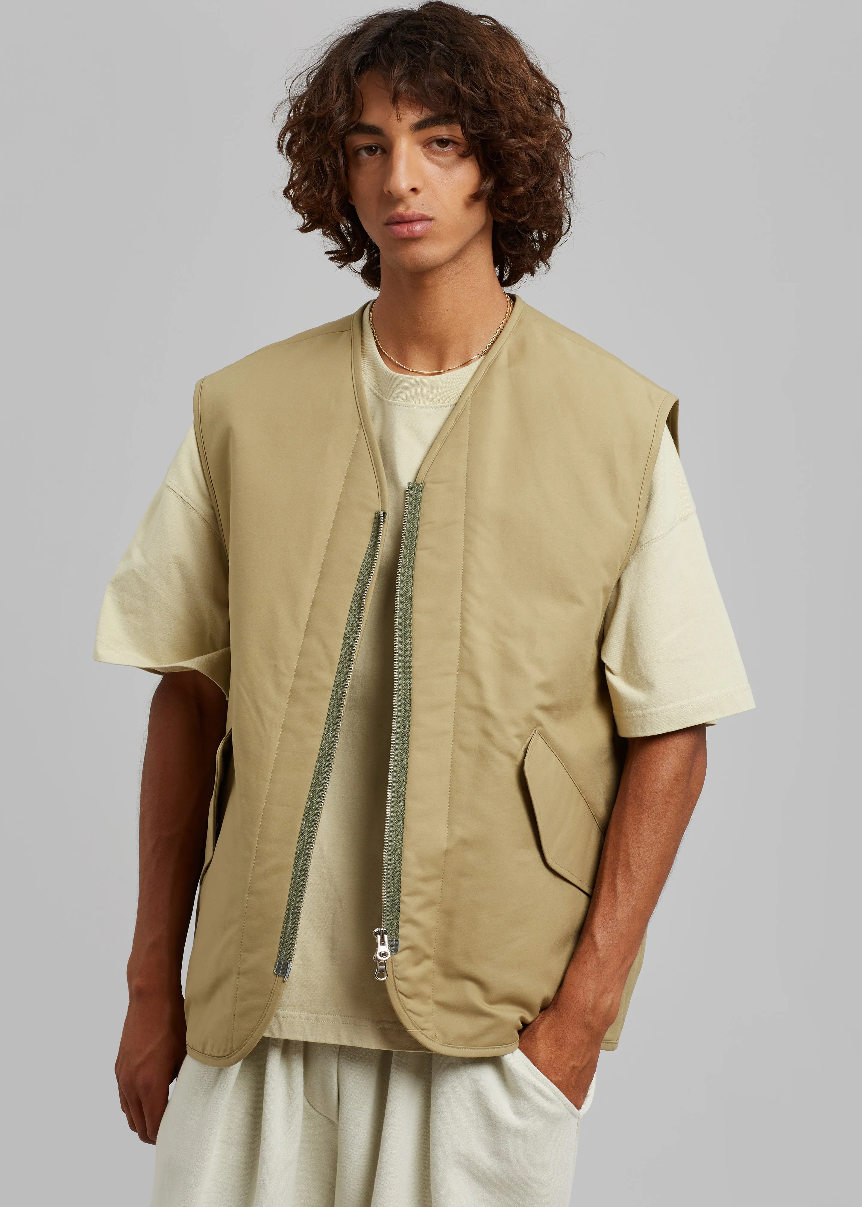 Devon Wide Zip Vest - Pale Olive