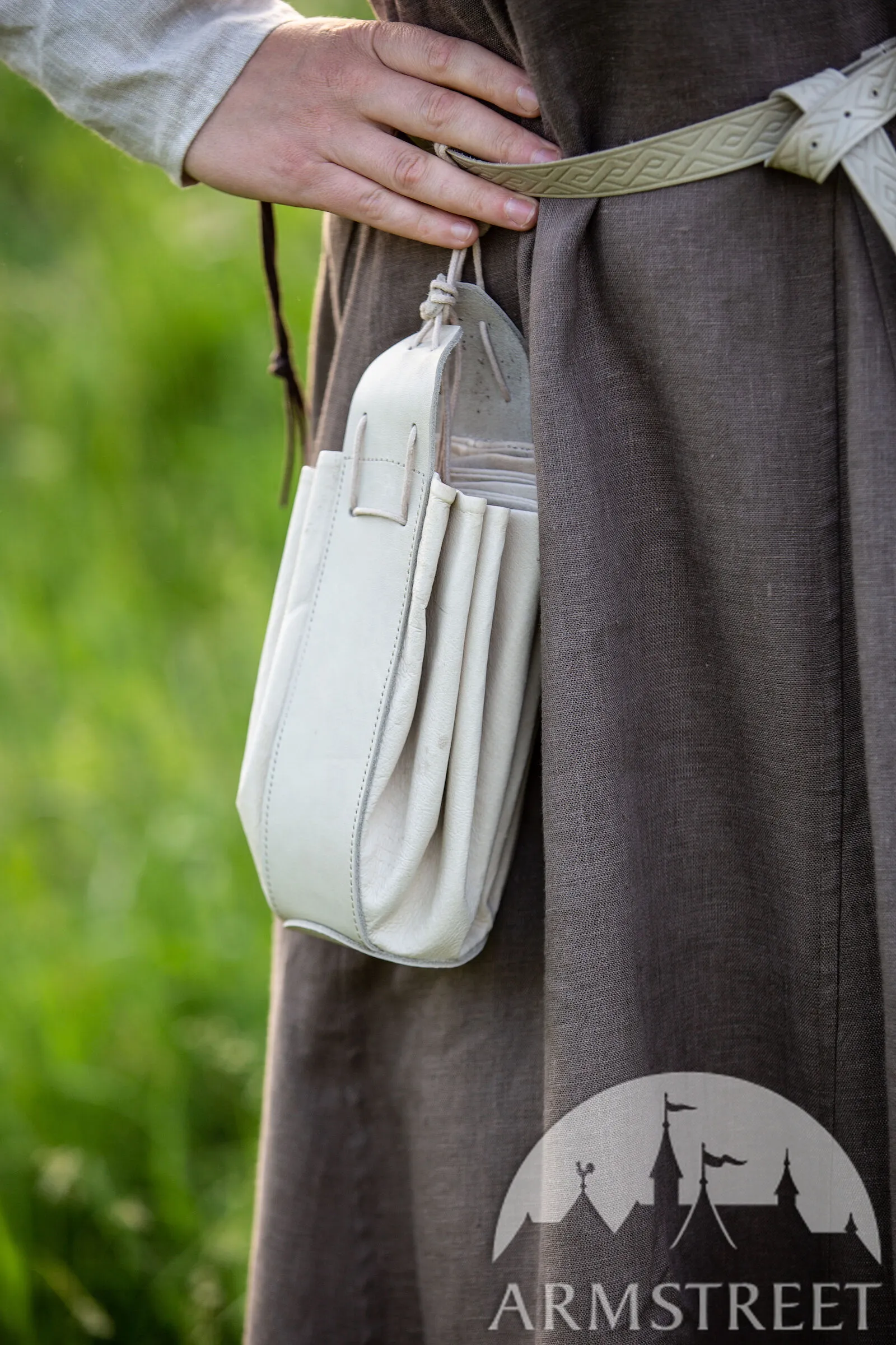 Round leather bag Fireside Family