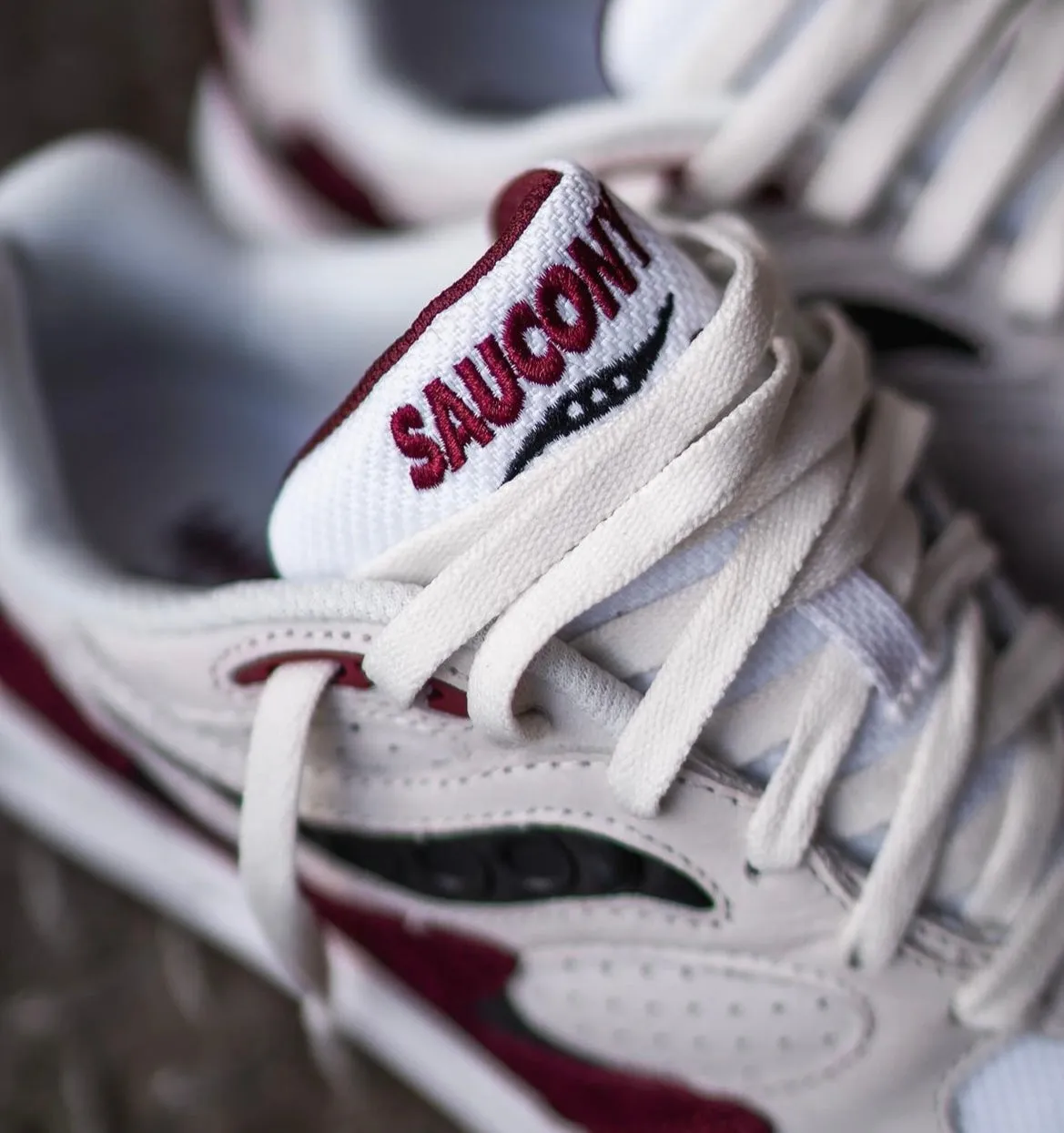 SAUCONY HYBRID TRAINERS WHITE MAROON