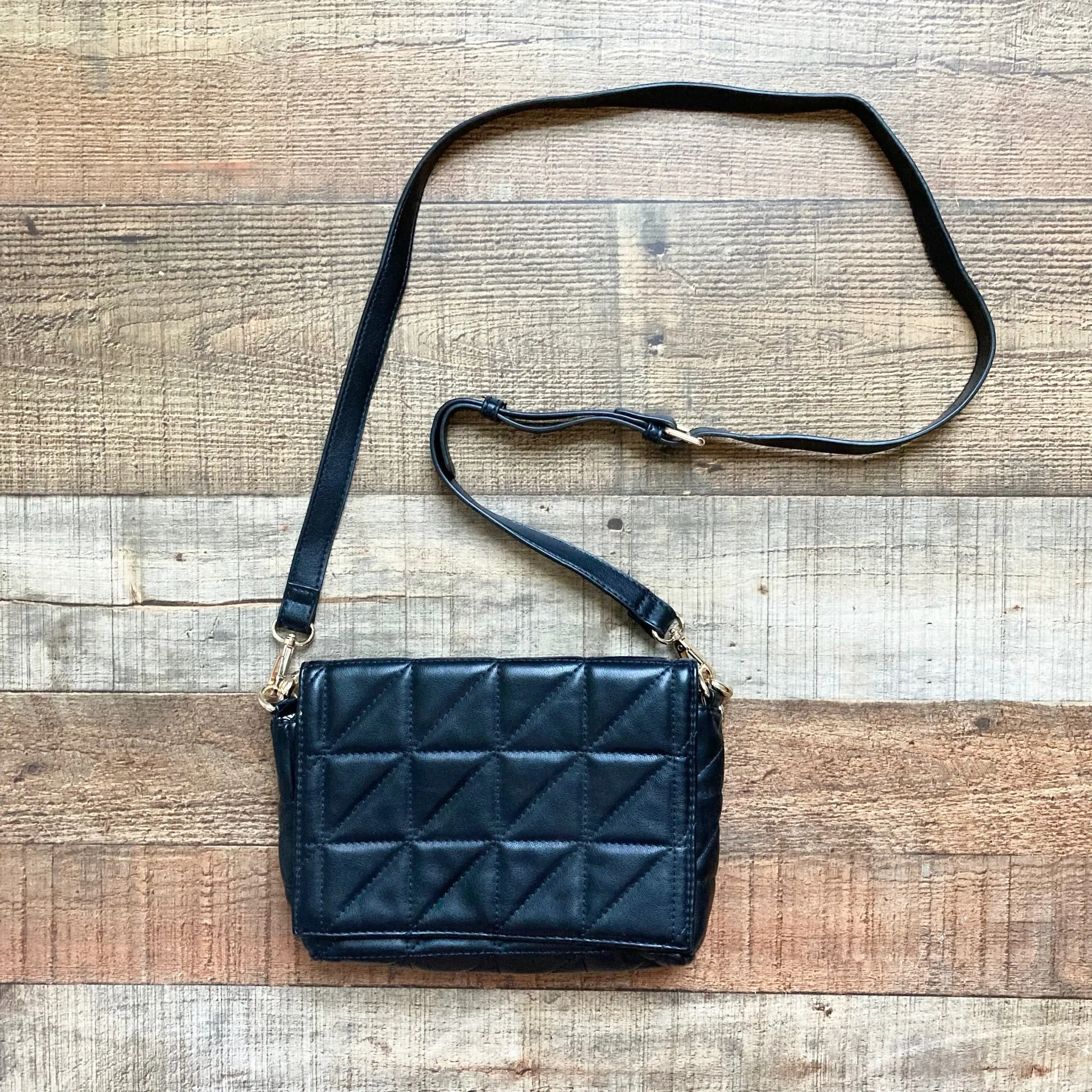 URBAN EXPRESSION BLACK SMALL QUILTED SHOULDER BAG ( ONLINE, GREAT CONDITION!)