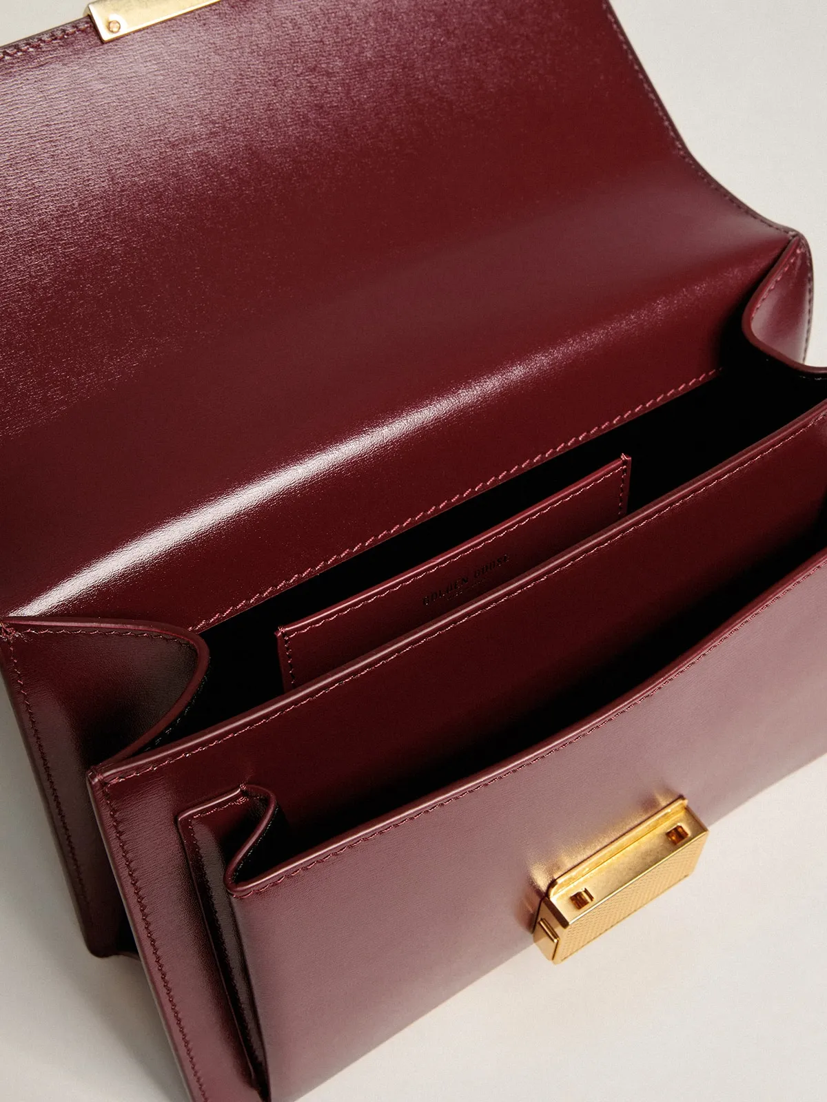 Venezia Bag in burgundy boarded leather with gold details