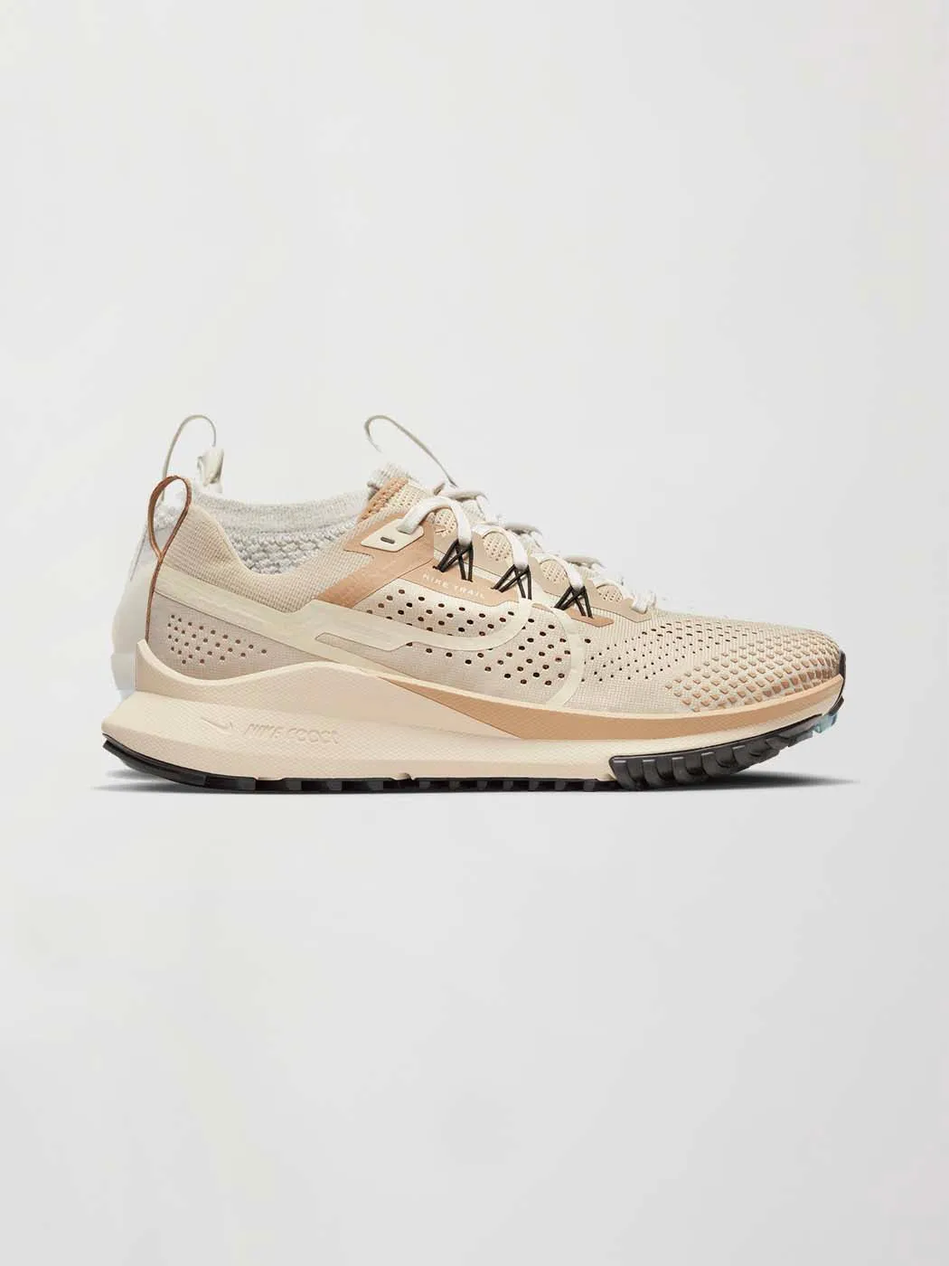 W NIKE REACT PEGASUS TRAIL 4 - Sanddrift/Coconut Milk-Pearl White-Sail